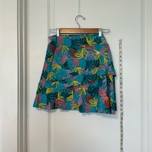 Dona Jo skort - undershirt has pockets. Tropical print size L